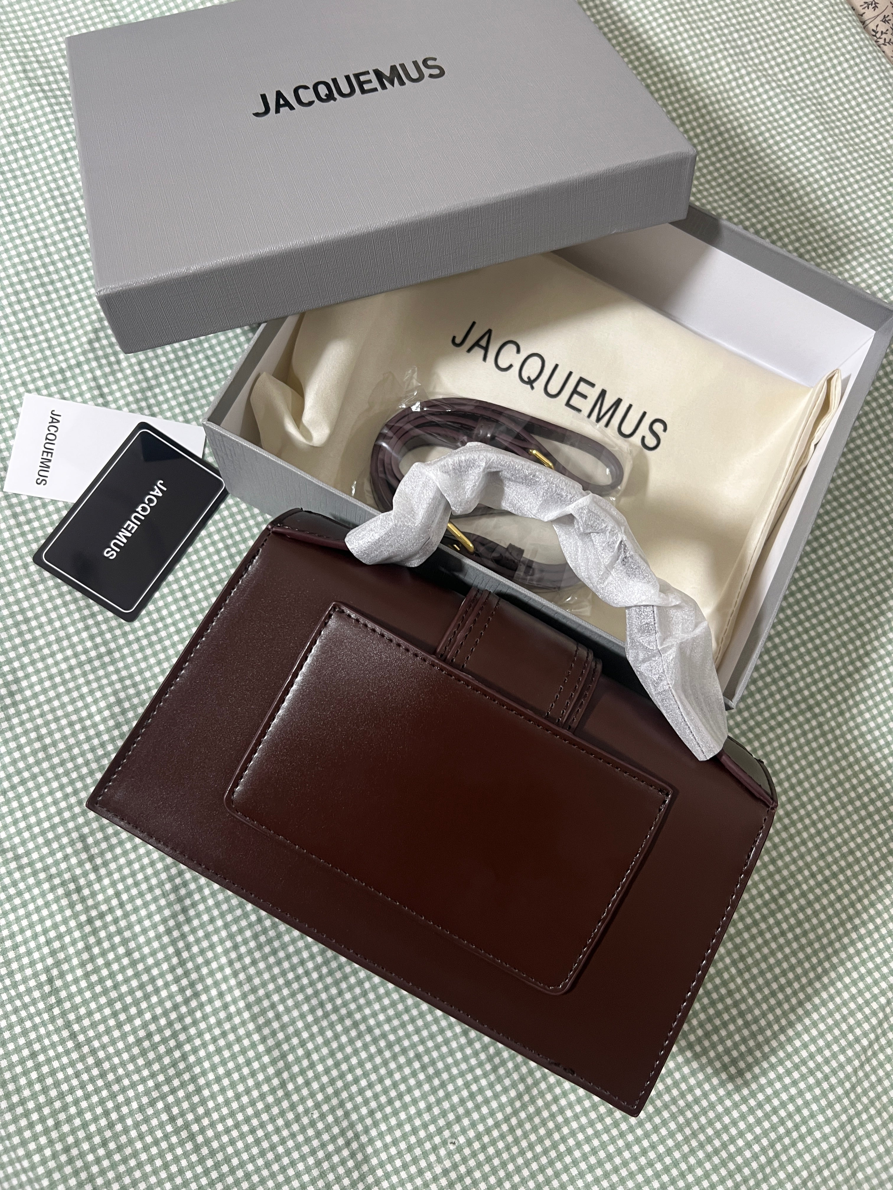 JACQUEMUS BROWN