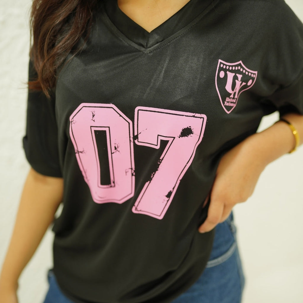 UN 07 BLACK- PRINTED DROP SHOULDER
